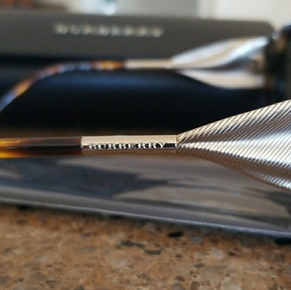 NEW Burberry Havana Tortoise Sunglasses - Picture 2 of 5